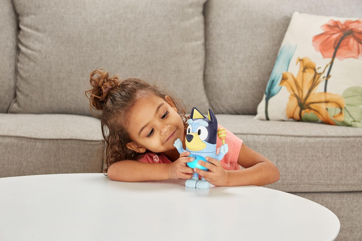 VTech Shake It Bluey Interactive Toddler Toy with Music, Sounds and Phrases from TV Show, Educational Play, Follow Me Memory Game, Motor Skill Development, Learning Toy, Ideal Gift for Kids Ages 3-5, Blue